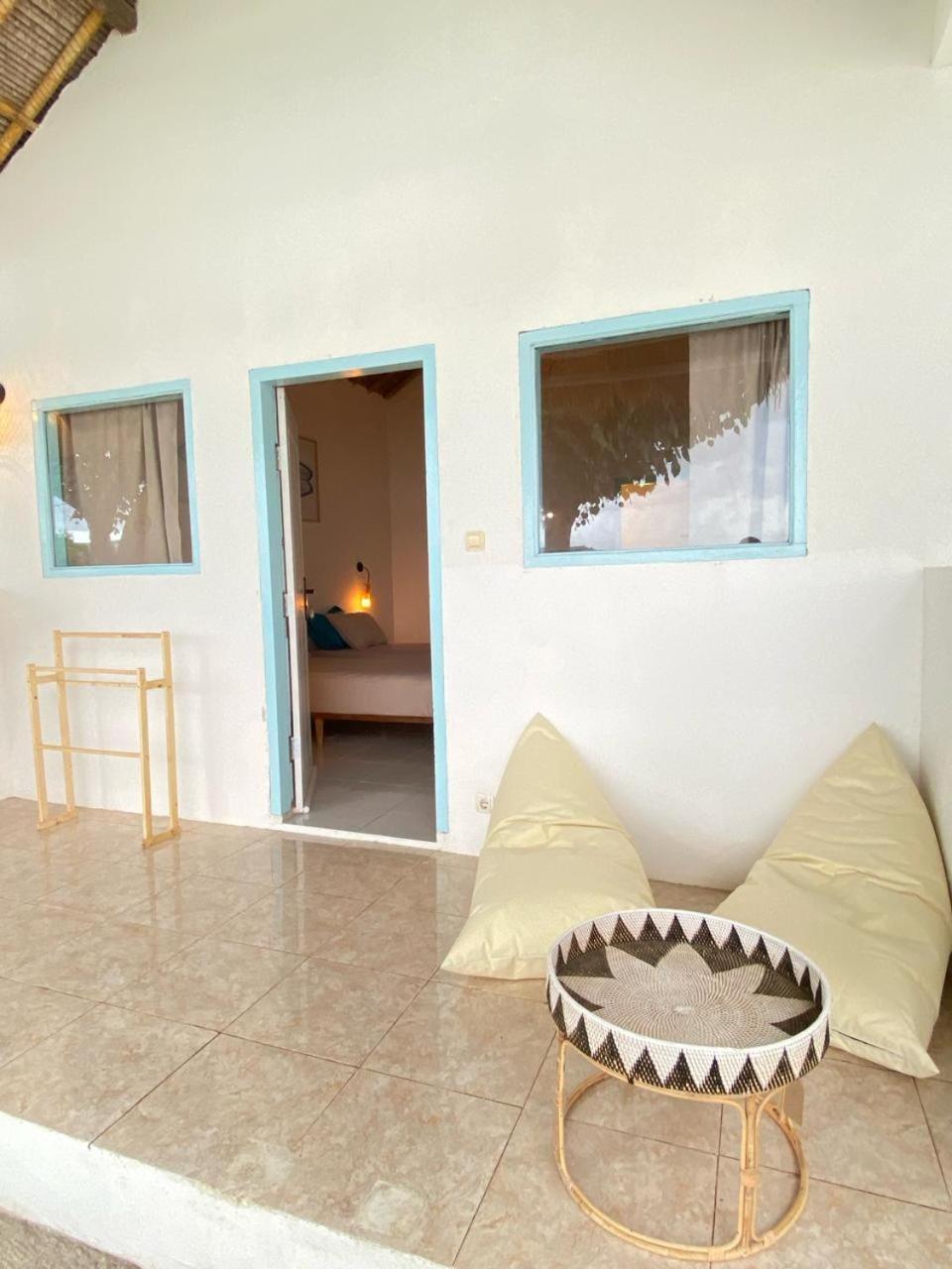 Surf Shack Grupuk Hotel Bumbang Exterior photo