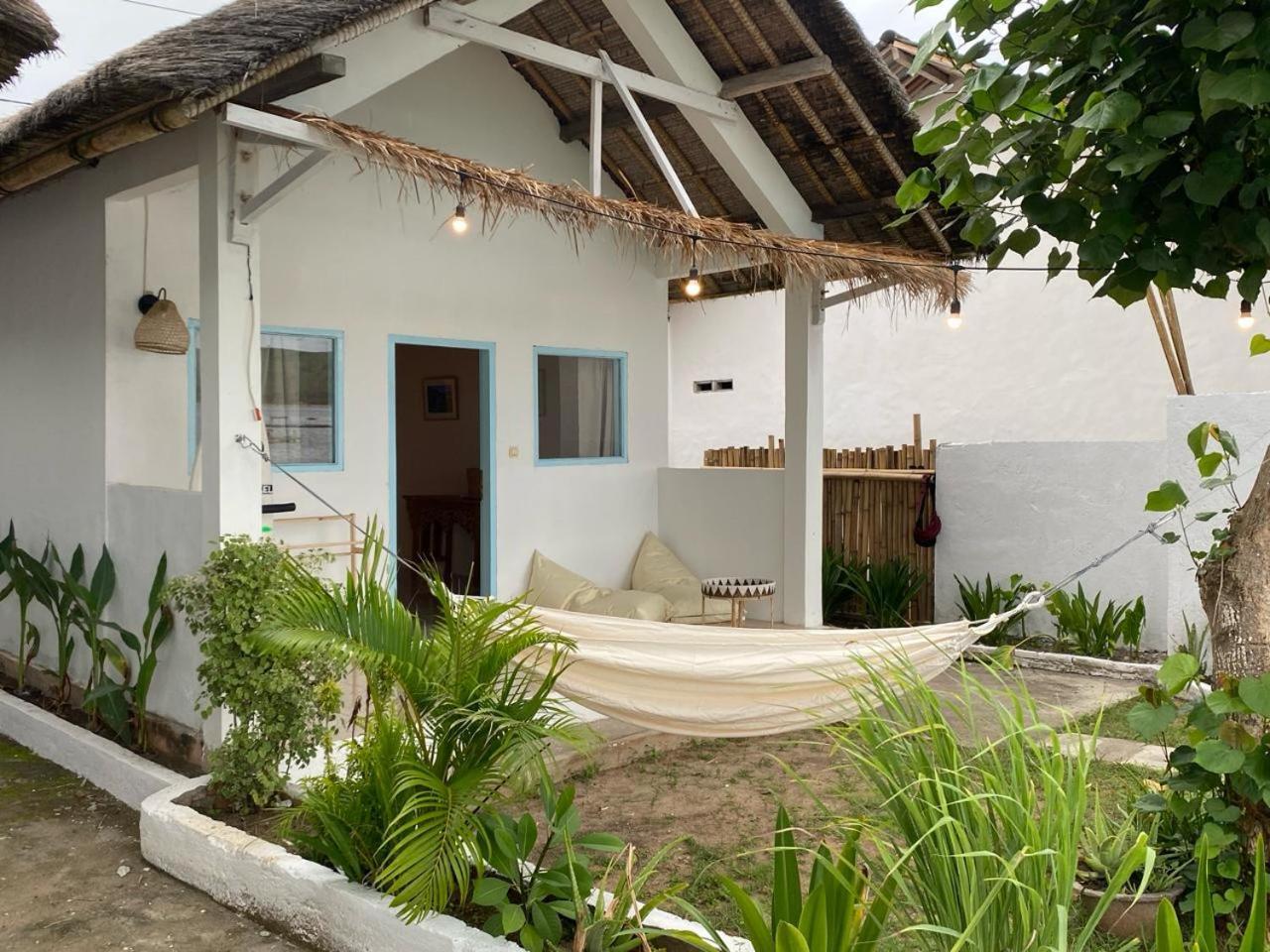 Surf Shack Grupuk Hotel Bumbang Exterior photo
